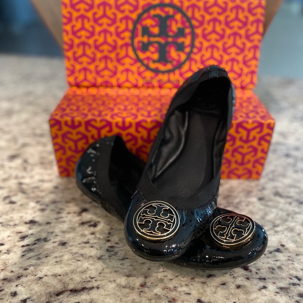 Tory Burch ballet flats with box